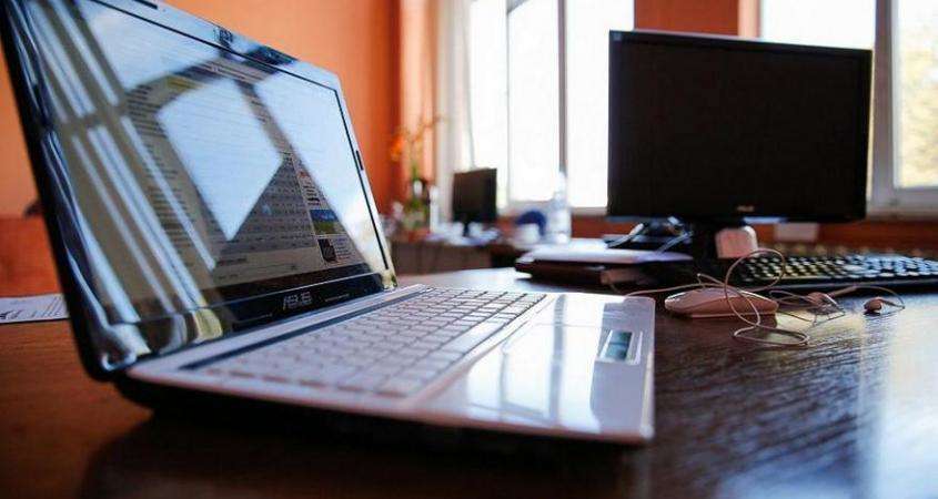 Закупят 49 тысяч ноутбуков: когда украинские учителя получат технику Закупят 49 тысяч ноутбуков: когда украинские учителя получат технику