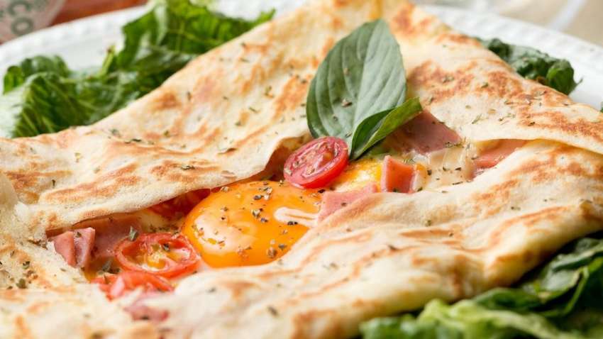 Просто и вкусно: как приготовить яичницу в лаваше