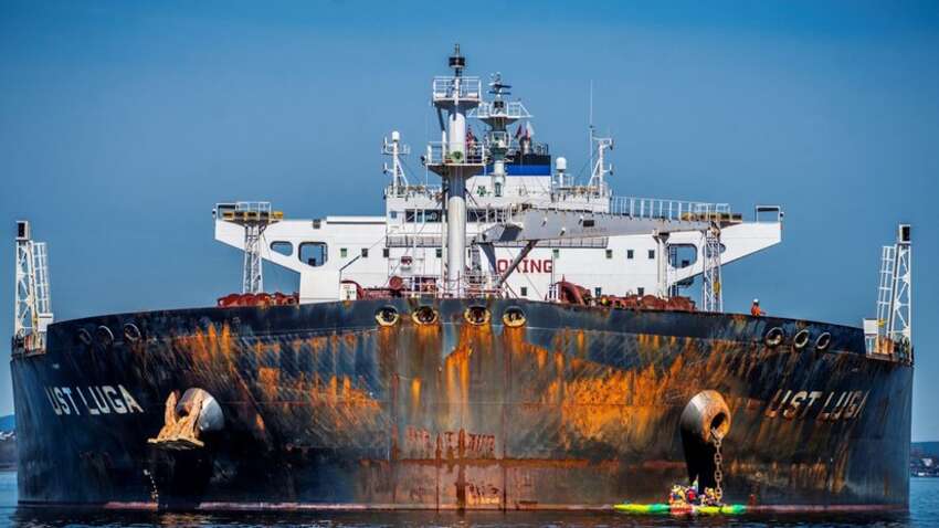 Перевалки нефти в ключевом порту России под угрозой: нашел ли Путин выход