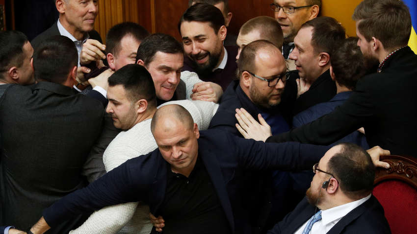 Первая кровь из-за рынка земли и государство в смартфоне: каким был этот четверг