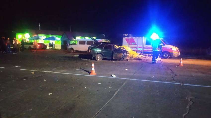 На Сумщине автомобиль с детьми врезался в грузовик: пострадали три ребенка (ФОТО)