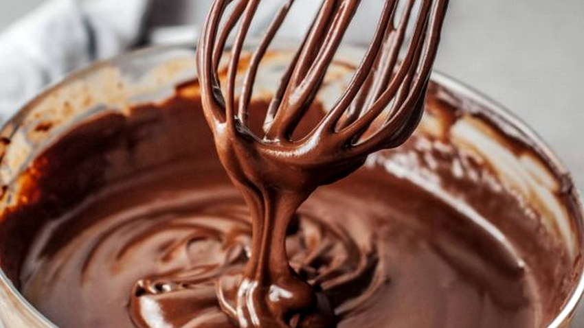 Усього 3 інгредієнти: готуємо шоколадну глазур для пасок Усього 3 інгредієнти: готуємо шоколадну глазур для пасок