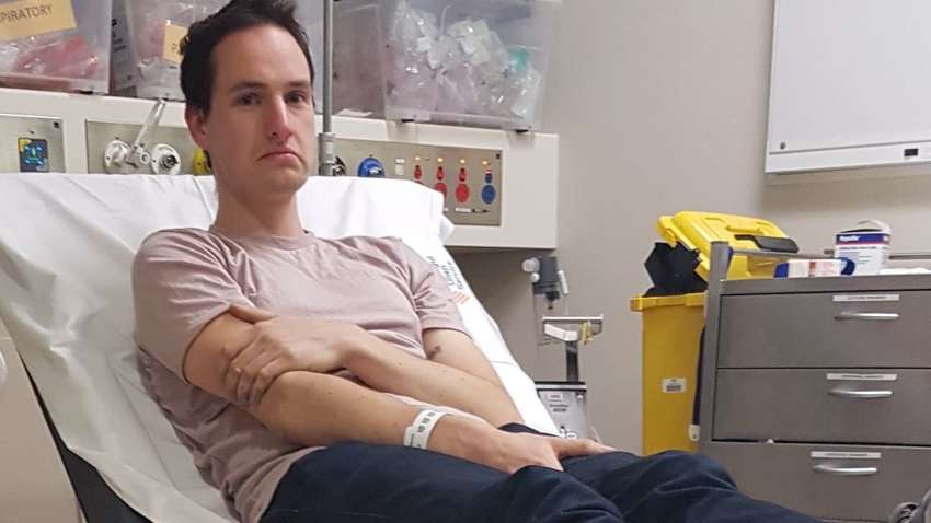 В Австралии ученый пытался изобрести устройство против коронавируса, но попал в больницу