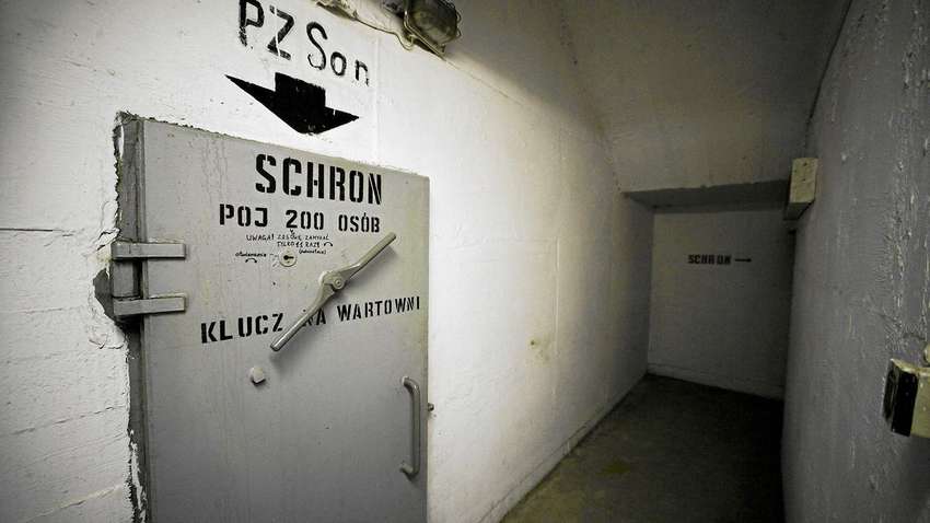 «Вони закриті та вимагають модернізації»: у Польщі відзвітували про стан бомбосховищ