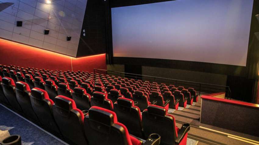 У російських кінотеатрах перед сеансами повідомлятимуть про "зрадників" серед акторів