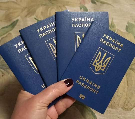 Тысячи паспортов в Украине стали недействительными: что делать