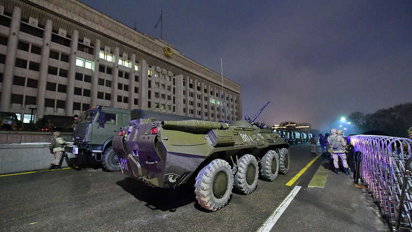 Из Казахстана не могут вылететь 73 украинца