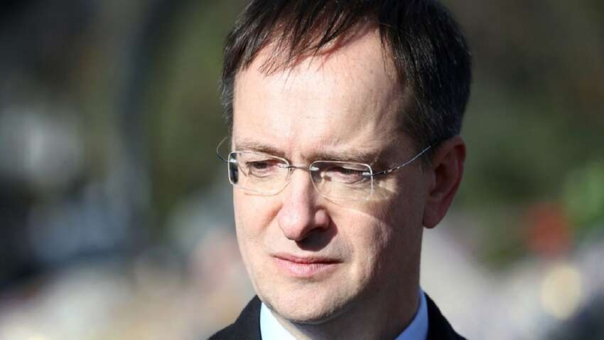 Посланець Путіна почав втікати від журналіста під час брифінгу у Стамбулі (ВІДЕО) Посланець Путіна почав втікати від журналіста під час брифінгу у Стамбулі (ВІДЕО)