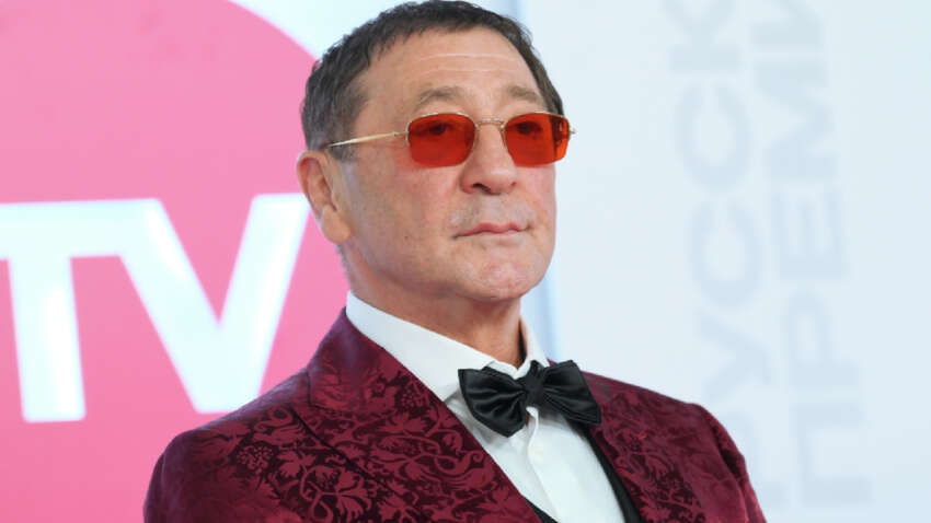 Российский певец-фанат Кремля пожаловался на непатриотических детей Российский певец-фанат Кремля пожаловался на непатриотических детей