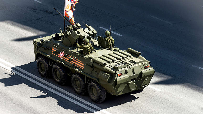 "Отсроченный парад Победы": на улицы России вышла военная техника "Отсроченный парад Победы": на улицы России вышла военная техника