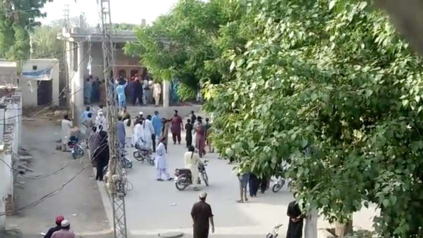 Справил нужду на ковёр: в Пакистане мусульмане требуют казнить восьмилетнего мальчика 