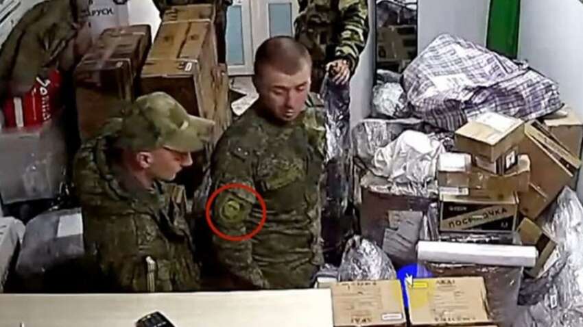 Росіяни мародерять на Донеччині: що тягнуть з будинків Росіяни мародерять на Донеччині: що тягнуть з будинків