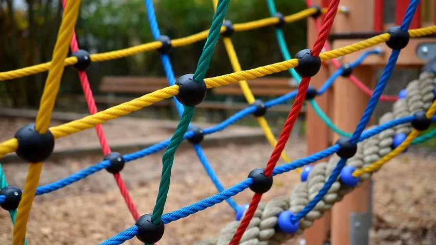 В Испании на игровой площадке травмировались дети: какая причина В Испании на игровой площадке травмировались дети: какая причина