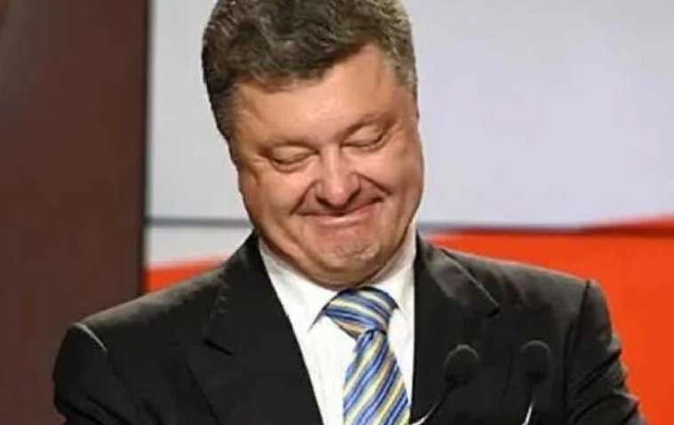 Эксперт: Порошенко официально стал обвиняемым в «угольном деле» и качает страну, чтобы спастись