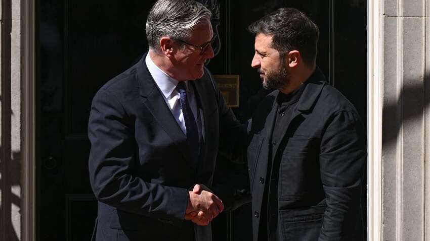 Зеленский на встрече со Стармером назвал ключевую задачу в войне против РФ Зеленский на встрече со Стармером назвал ключевую задачу в войне против РФ