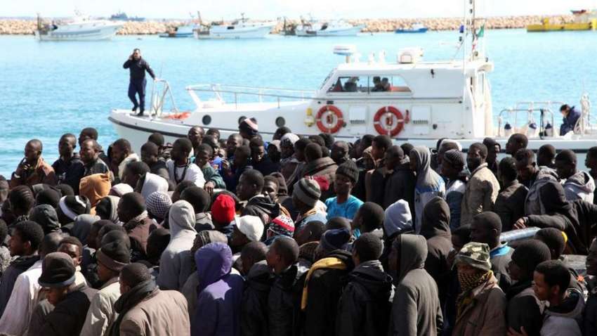 «Величезні хвилі» мігрантів змусили владу Греції на крайні заходи