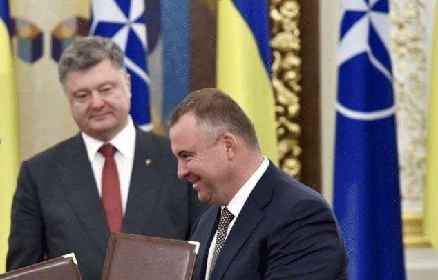 СМИ: Порошенко и Гладковский станут соседями по виллам в Испании