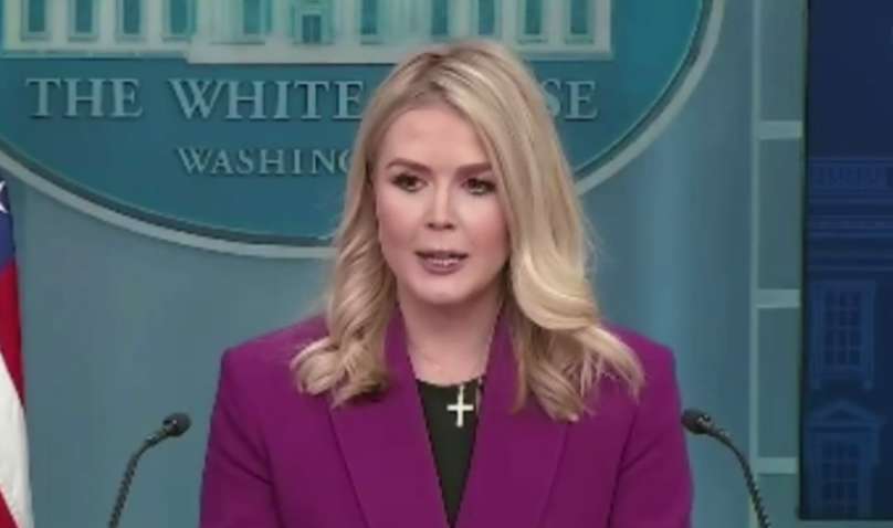 Спикер Трампа зажгла на первом же своем брифинге: так Байдена еще никто не обзывал (ВИДЕО)