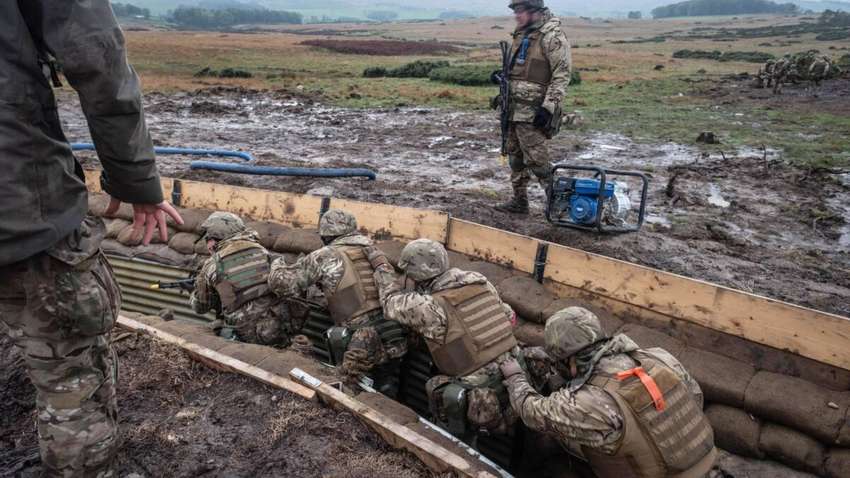 Ситуация с оборонительными рубежами плачевная. Солдаты роют окопы «практически ложками»