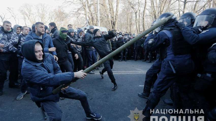 Поліція готує підозри трьом учасникам зіткнень під Верховною Радою