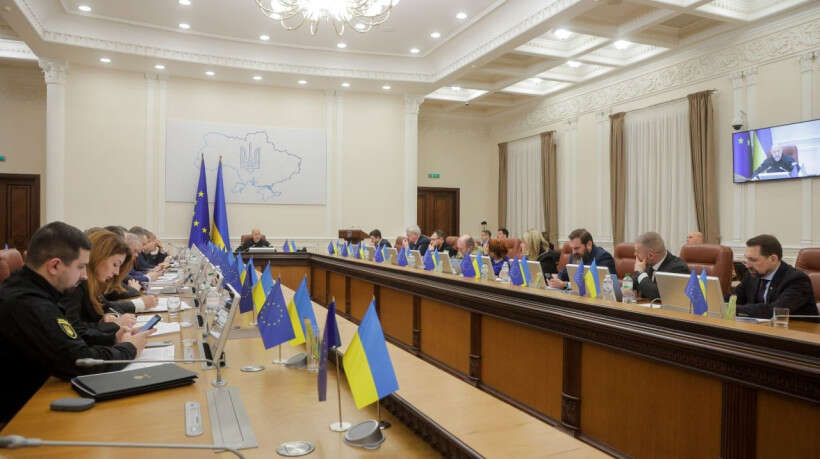 Шмыгаль сообщил в каком состоянии энергосистема после атак РФ Шмыгаль сообщил в каком состоянии энергосистема после атак РФ