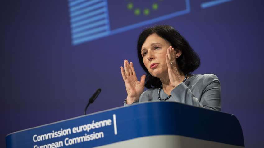 Техногигантов обязуют отчитываться перед европейцами