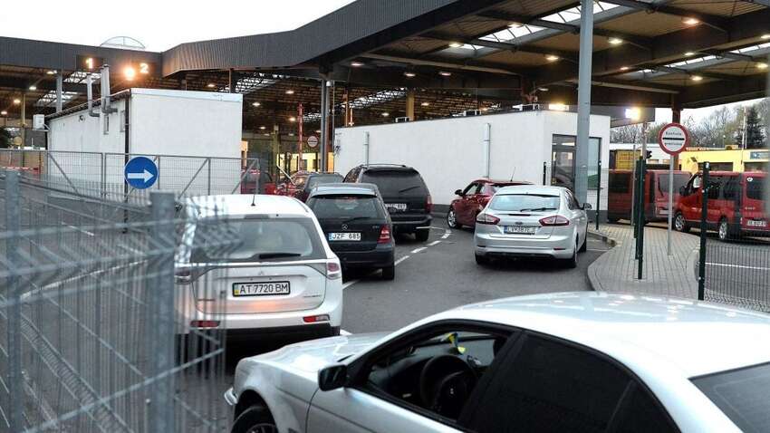 Яку хитрість придумала влада: чому Зеленський передумав і відкрив кордони для юнаків 18-22 років Яку хитрість придумала влада: чому Зеленський передумав і відкрив кордони для юнаків 18-22 років