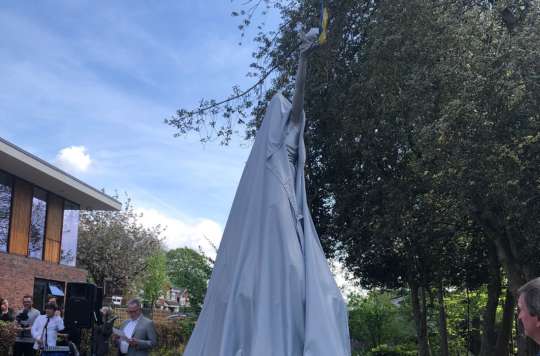 У Ліверпулі відкрили перший у світі Монумент миру, який присвячений Україні (ФОТО) У Ліверпулі відкрили перший у світі Монумент миру, який присвячений Україні (ФОТО)