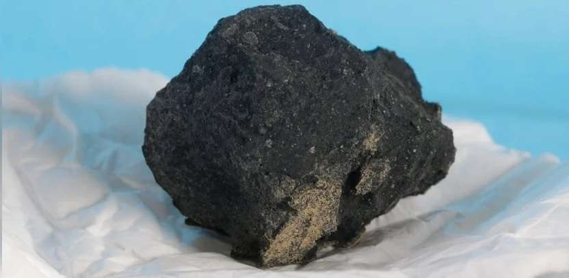Чи не схожий ні на які інші: вчені виявили метеорит, старший ніж наша планета (ФОТО) Чи не схожий ні на які інші: вчені виявили метеорит, старший ніж наша планета (ФОТО)