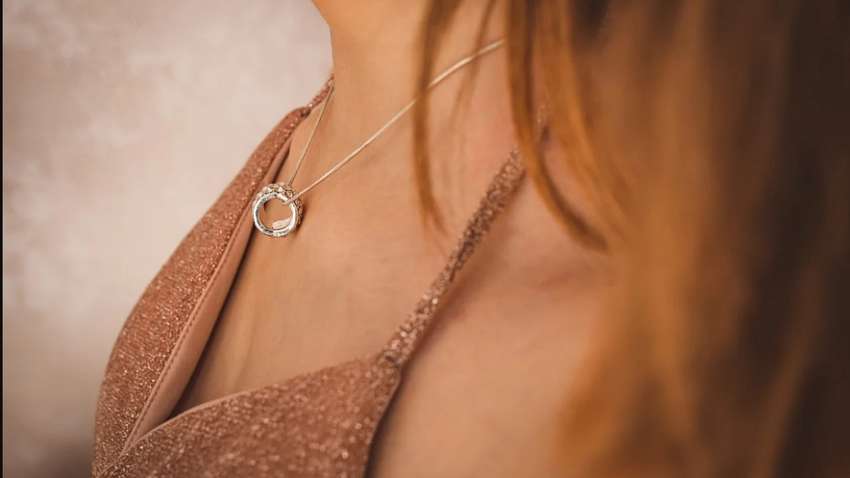 Жінки з яким розміром грудей найбажаніші: хто в топі Жінки з яким розміром грудей найбажаніші: хто в топі