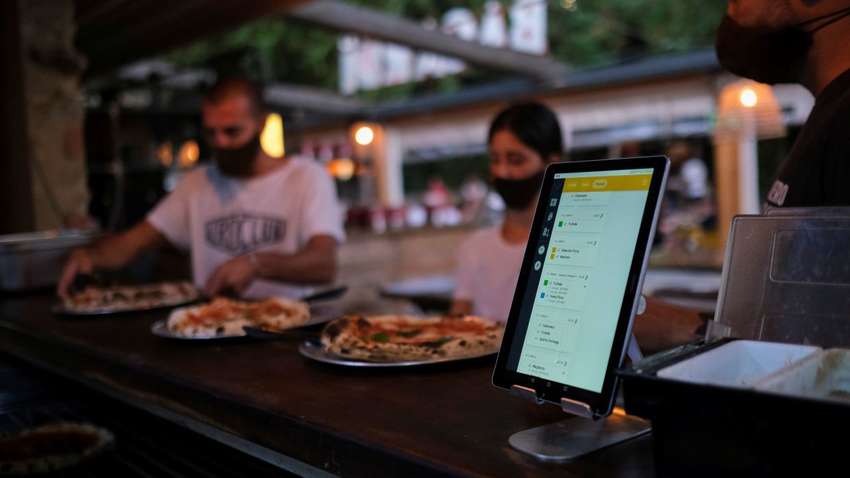 В Испании в ресторане работают «виртуальные официанты» В Испании в ресторане работают «виртуальные официанты»