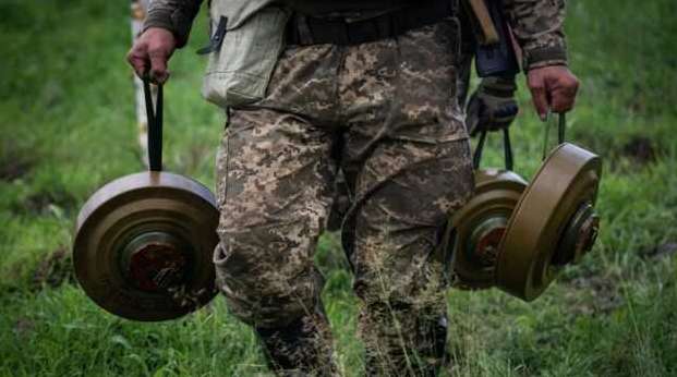 Міноборони планує залучати ветеранів, жінок та осіб з інвалідністю до розмінування територій