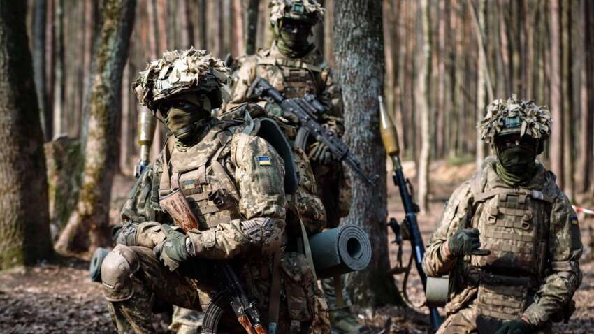 Тактика хаосу: чому ворог знову лізе в лобові штурми під Новопавлівкою