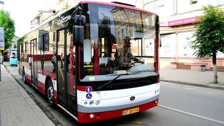 Переселенка слала проклятия украинцам и прославляла Путина: что произошло в Ивано-Франковске (ВИДЕО)