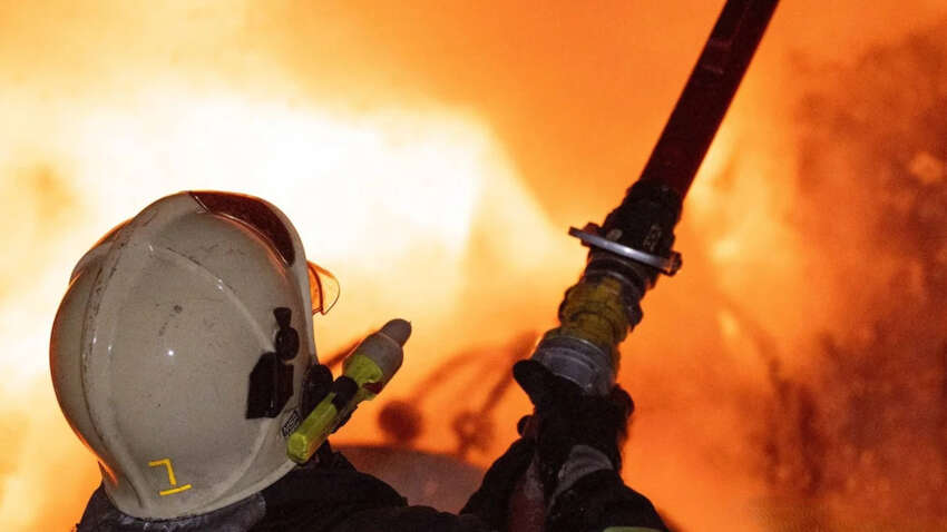 Враг атаковал Одессу дронами: многоэтажный дом в огне