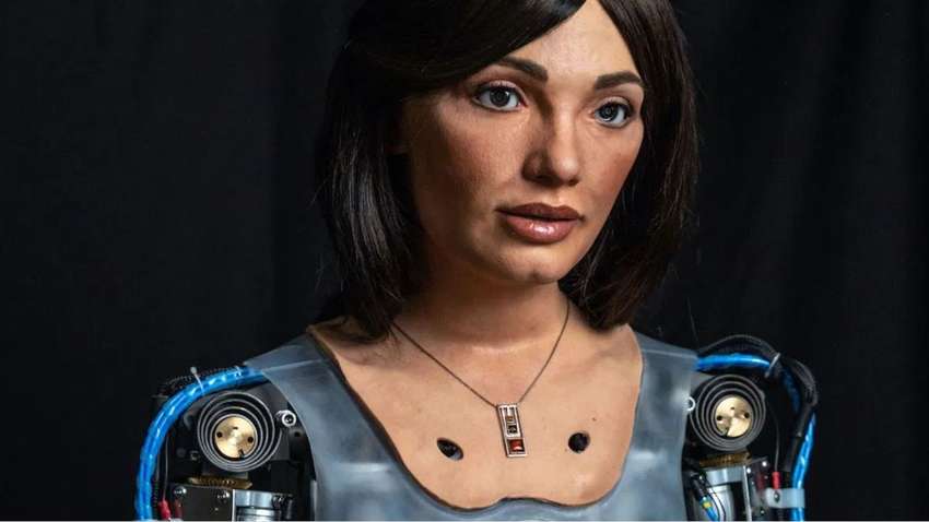 Робот-художник відкрив виставку власних робіт Робот-художник відкрив виставку власних робіт