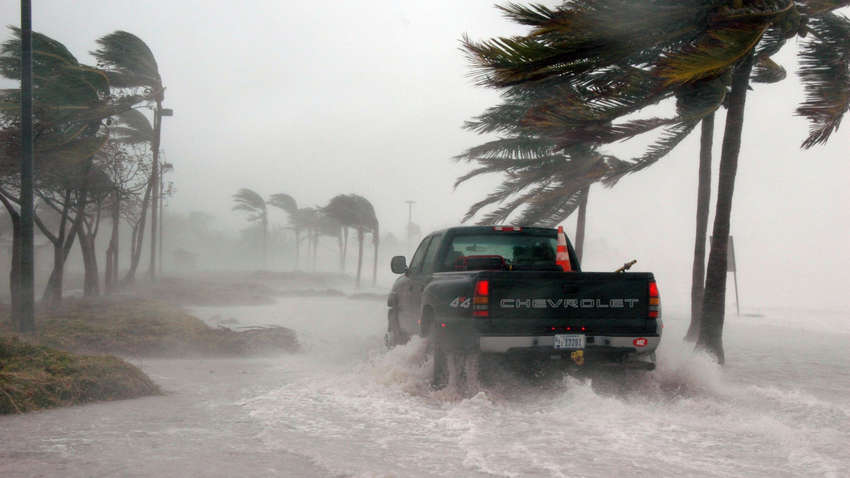На США надвигается мощный ураган: в трех штатах объявлена эвакуация