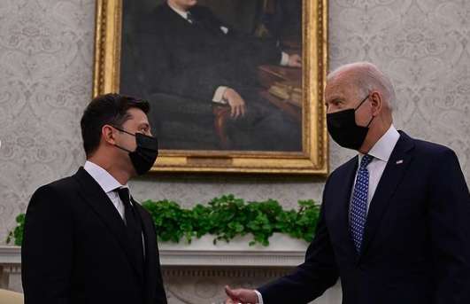 Как Зеленский оконфузился во время встречи с Байденом