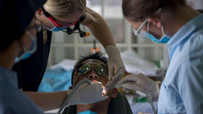 Стоимость улыбки: как украинцы экономят сотни долларов на лечении зубов дома