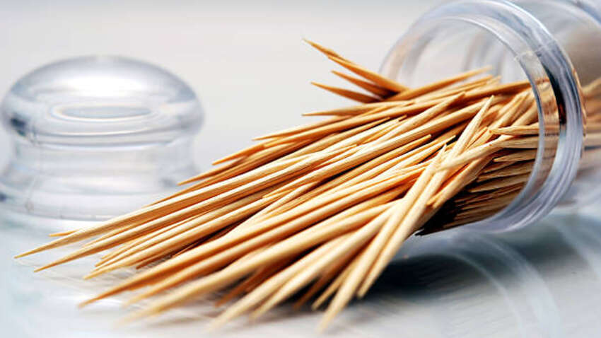 На самом деле это средство ухода за зубами несет вред: о чем идет речь