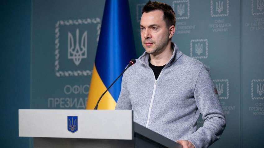 В политику или на фронт: Арестович рассказал, чем займется после увольнения с ОП В политику или на фронт: Арестович рассказал, чем займется после увольнения с ОП