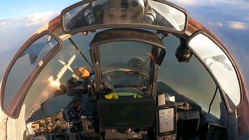 Украинский МиГ-29 стреляет американскими ракетами. Необычное видео из кабины пилота