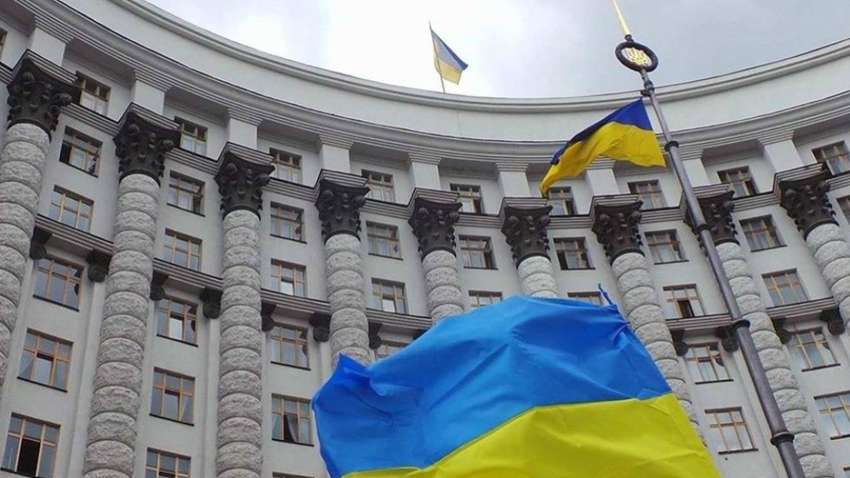 "Привязка" к средней зарплате по стране для членов Кабмина: эксперты проанализировали "зарплатную идею" Гончарука и Зеленского 