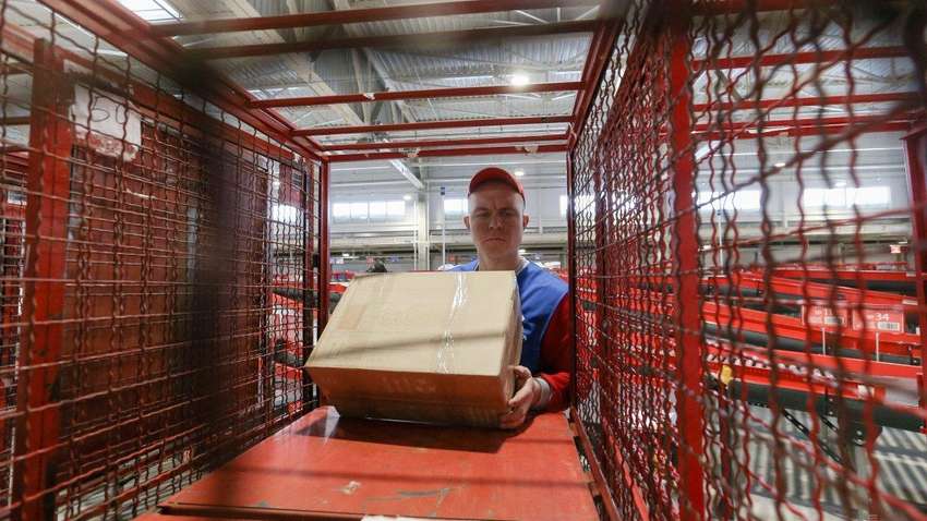 Новая почта возобновляет плату за хранение посылок