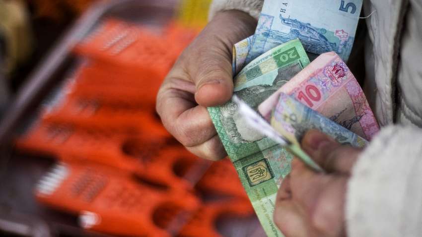 Більшість українців вважають, що стали біднішими за останнє півріччя