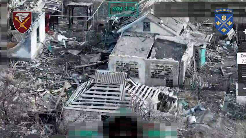 Поселок под ужасным давлением россиян: гражданские застряли среди руин 