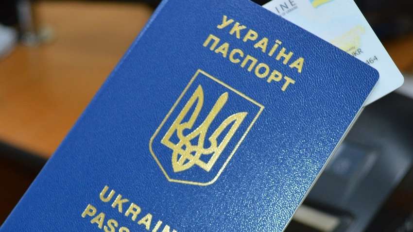 В ГП "Документ" пообещали разблокировать выдачу паспортов за границей. Но не всем В ГП "Документ" пообещали разблокировать выдачу паспортов за границей. Но не всем