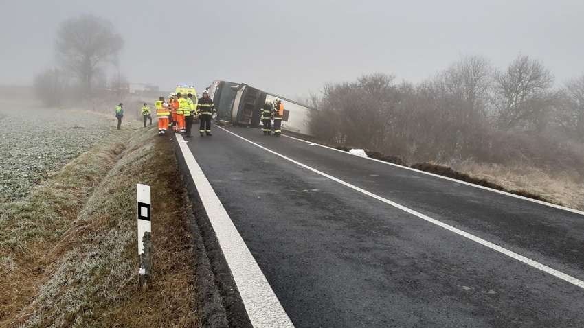 В Чехии автобус с 70 подростками попал в аварию: подробности