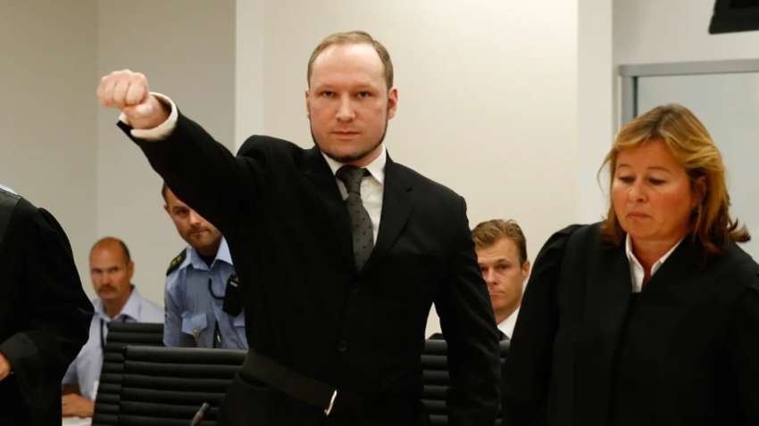 Терорист, який вбив 77 людей подає в суд на Норвегію через порушення своїх прав людини