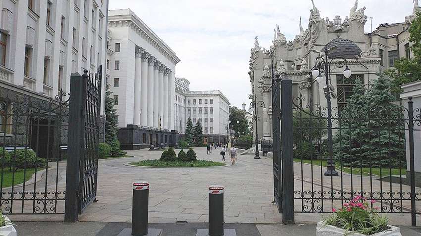 Сьогодні на Банковій збирають протестну акцію "Червоні лінії"